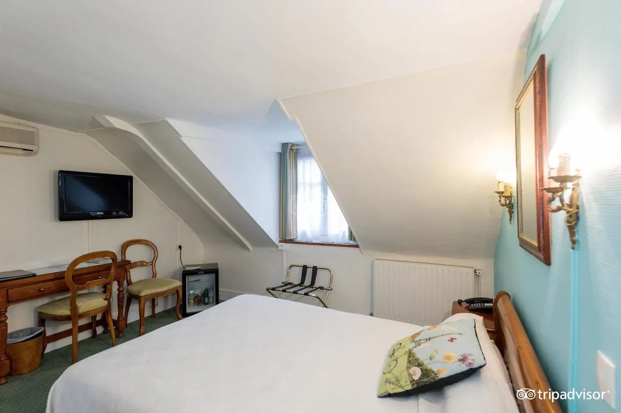 Otel La Sanguine 2*