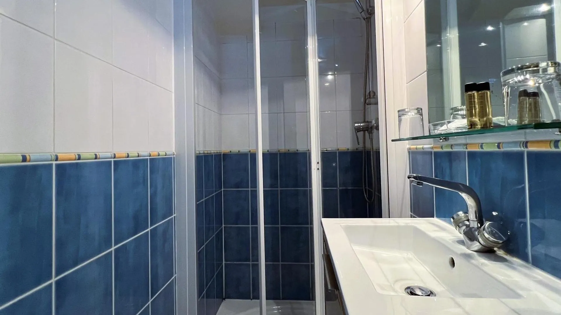 Otel La Sanguine 2*